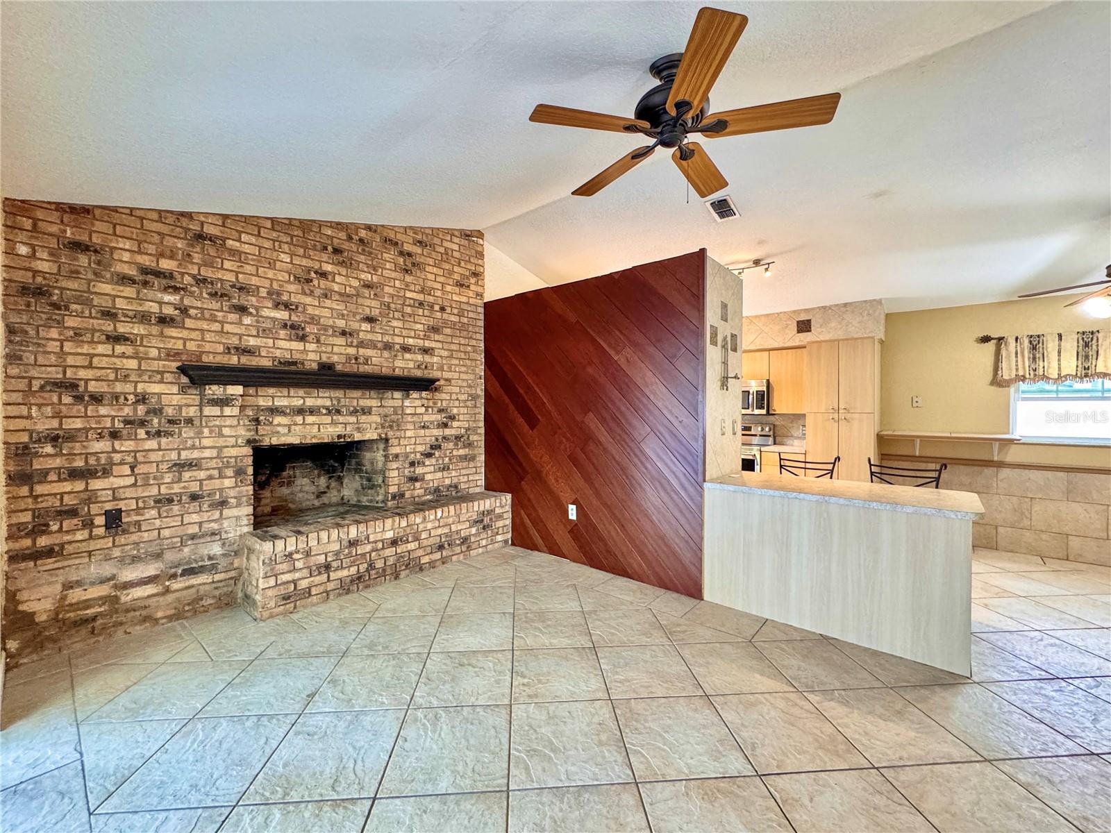 Image 18 of 54 For 3047 Suwannee Court