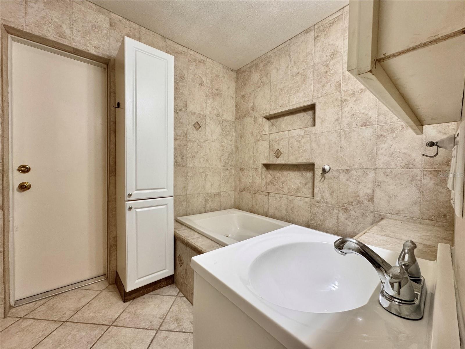 Image 22 of 54 For 3047 Suwannee Court