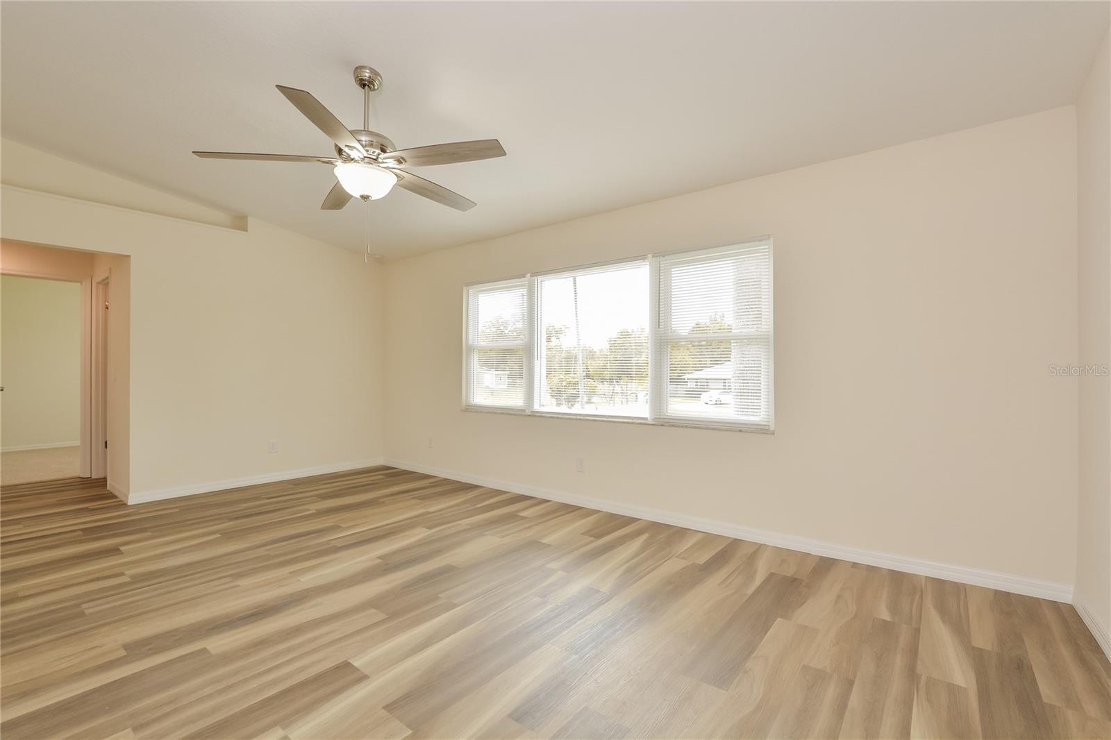 Image 4 of 16 For 245 Williams Avenue