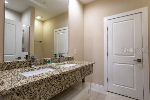 Image 21 of 44 For 7672 Amazonas Street