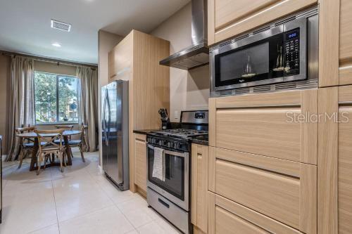 Image 5 of 44 For 7672 Amazonas Street