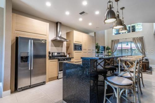 Image 6 of 44 For 7672 Amazonas Street