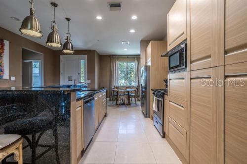 Image 7 of 44 For 7672 Amazonas Street