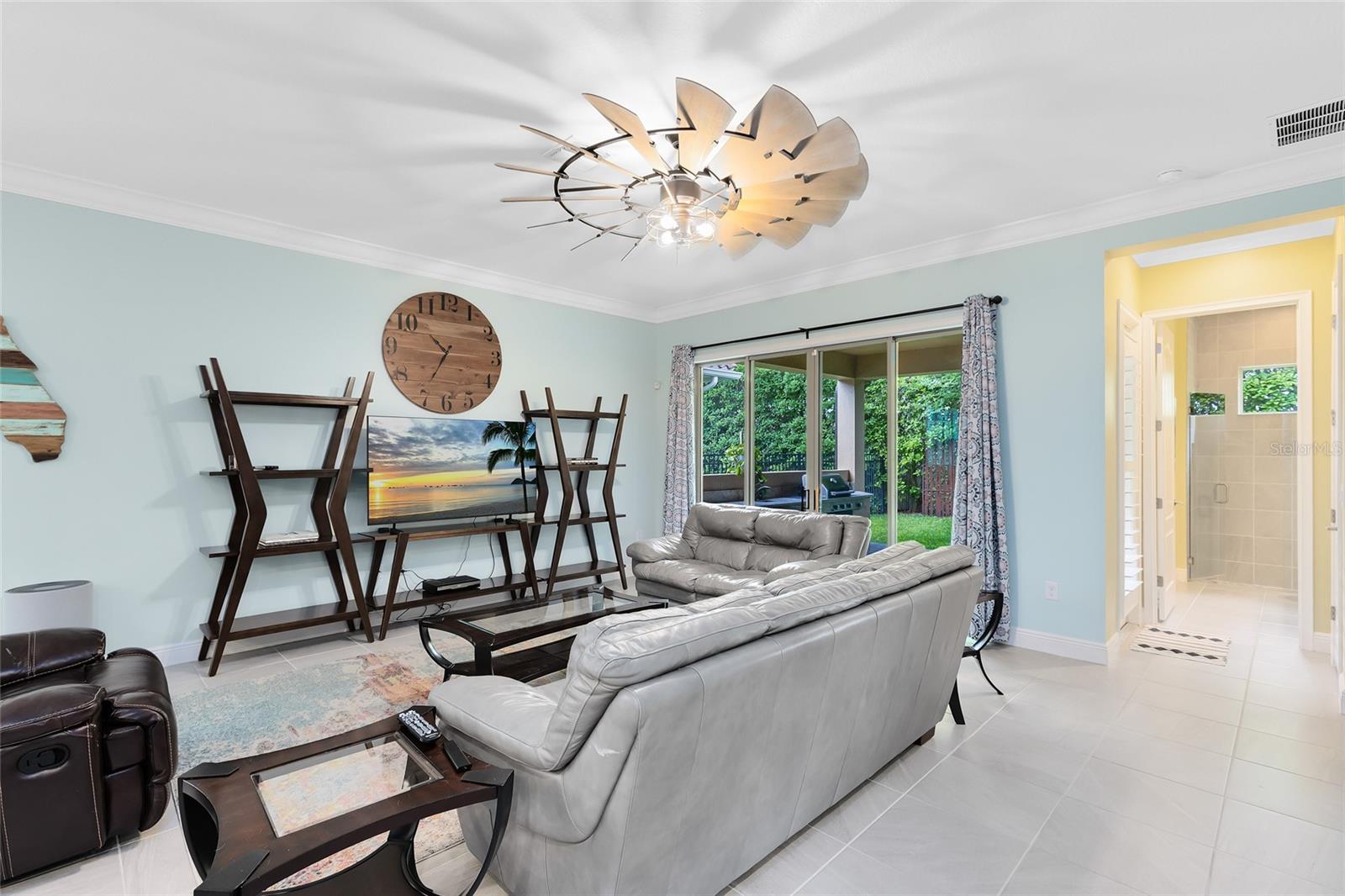 Image 10 of 52 For 10233 Henbury Street