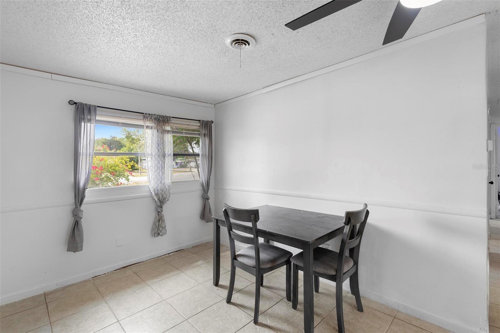 Image 5 of 26 For 1001 Buttercup Lane