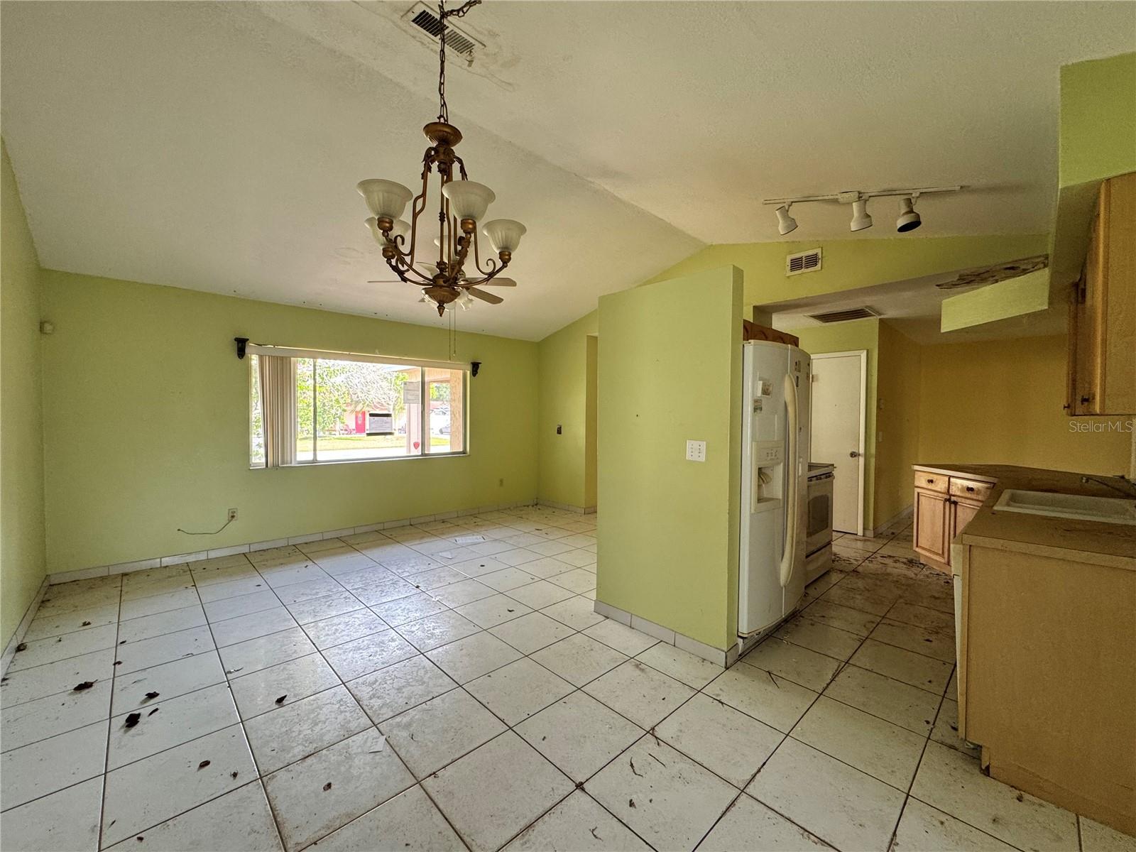 Image 5 of 25 For 132 Acapulco Drive