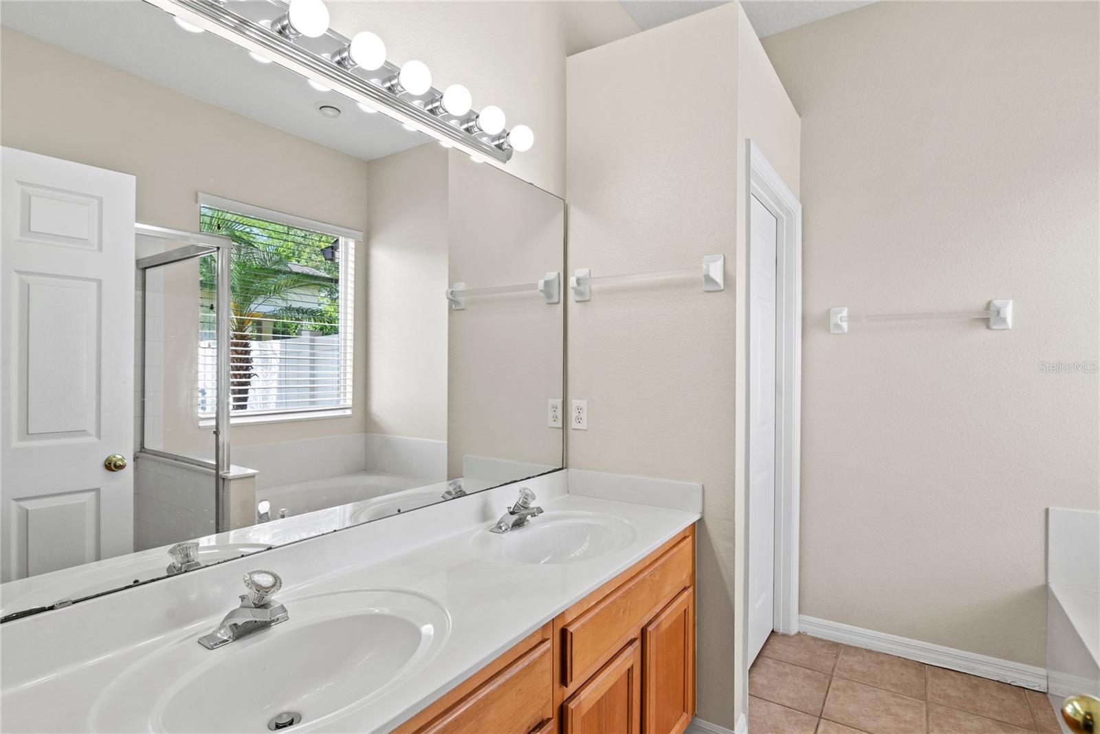 Image 21 of 41 For 802 Pickfair Terrace