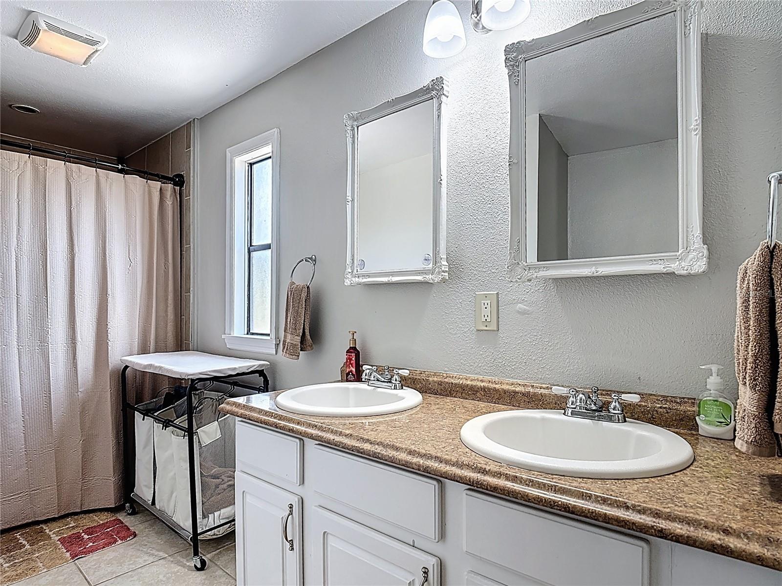 Image 35 of 71 For 900 Moonlight Court