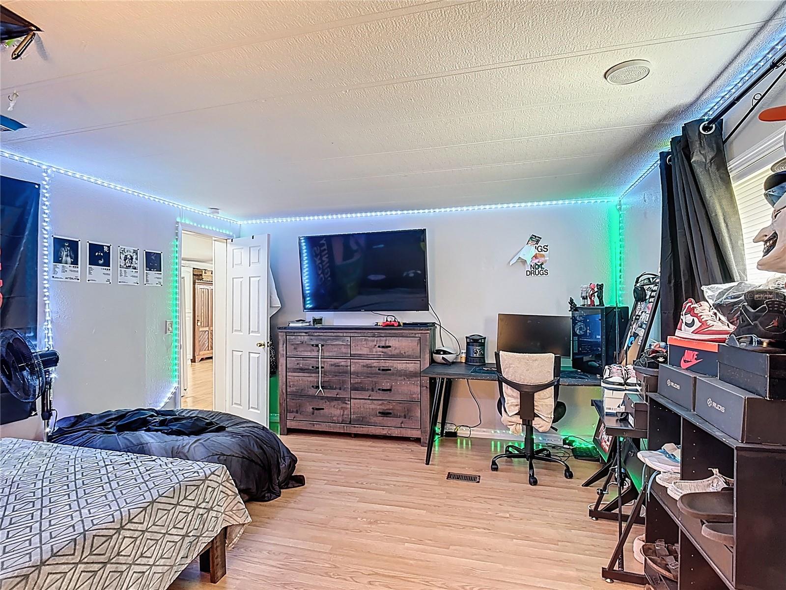 Image 42 of 71 For 900 Moonlight Court