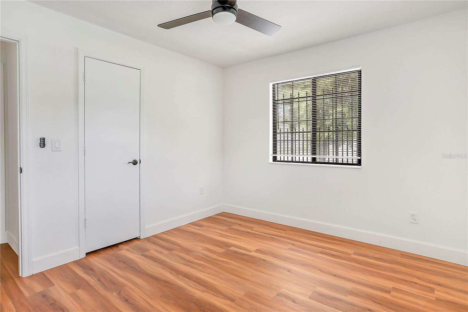 Image 17 of 23 For 4922 Huppel Avenue