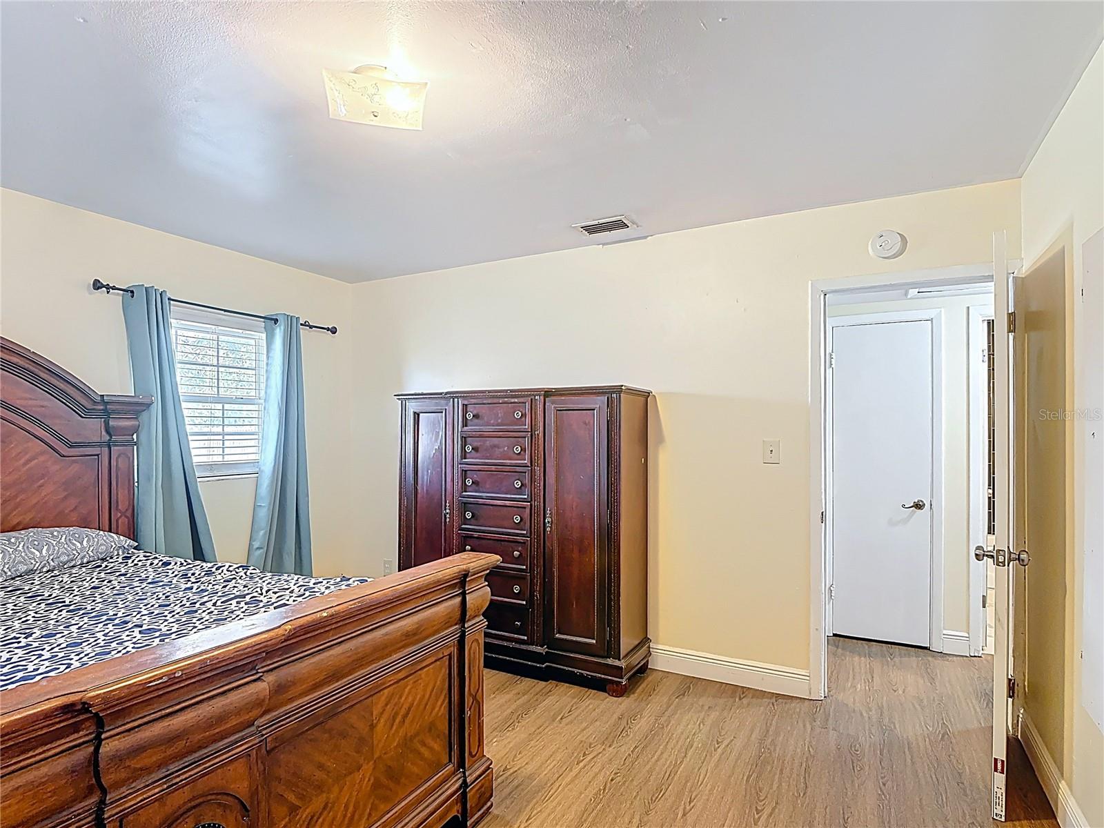 Image 16 of 49 For 1901 Rose Boulevard