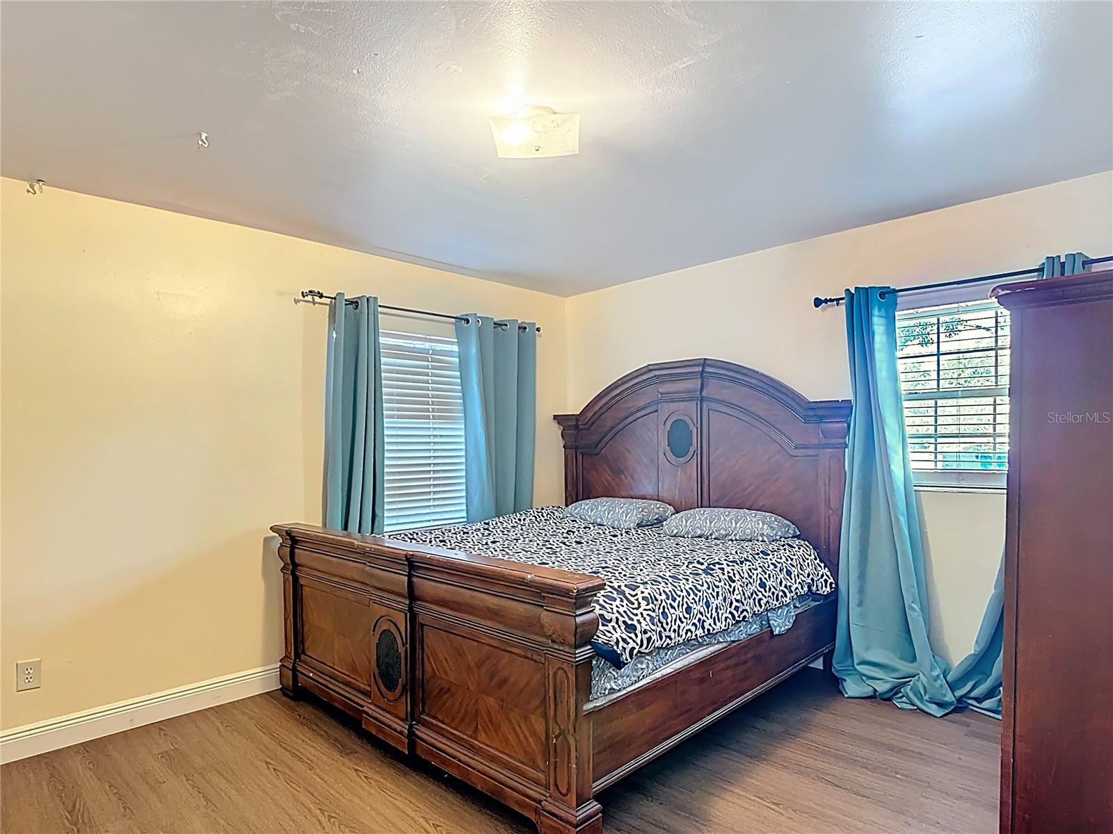 Image 17 of 49 For 1901 Rose Boulevard