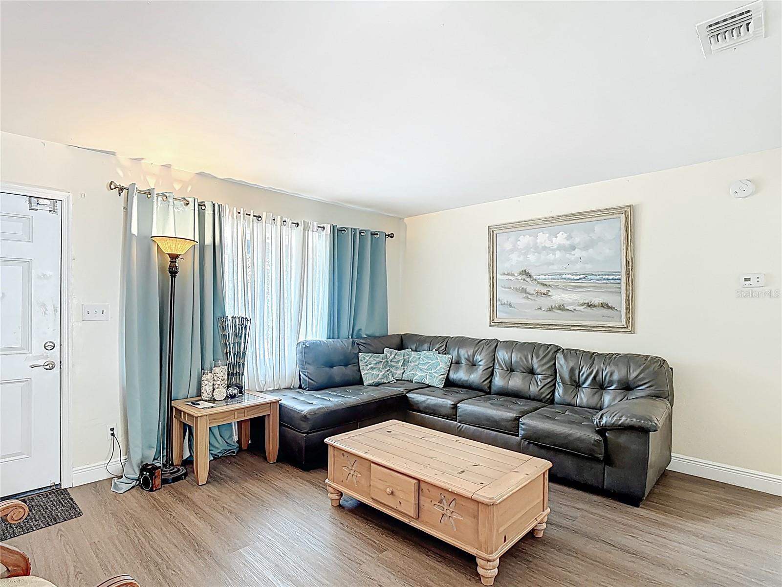 Image 4 of 49 For 1901 Rose Boulevard