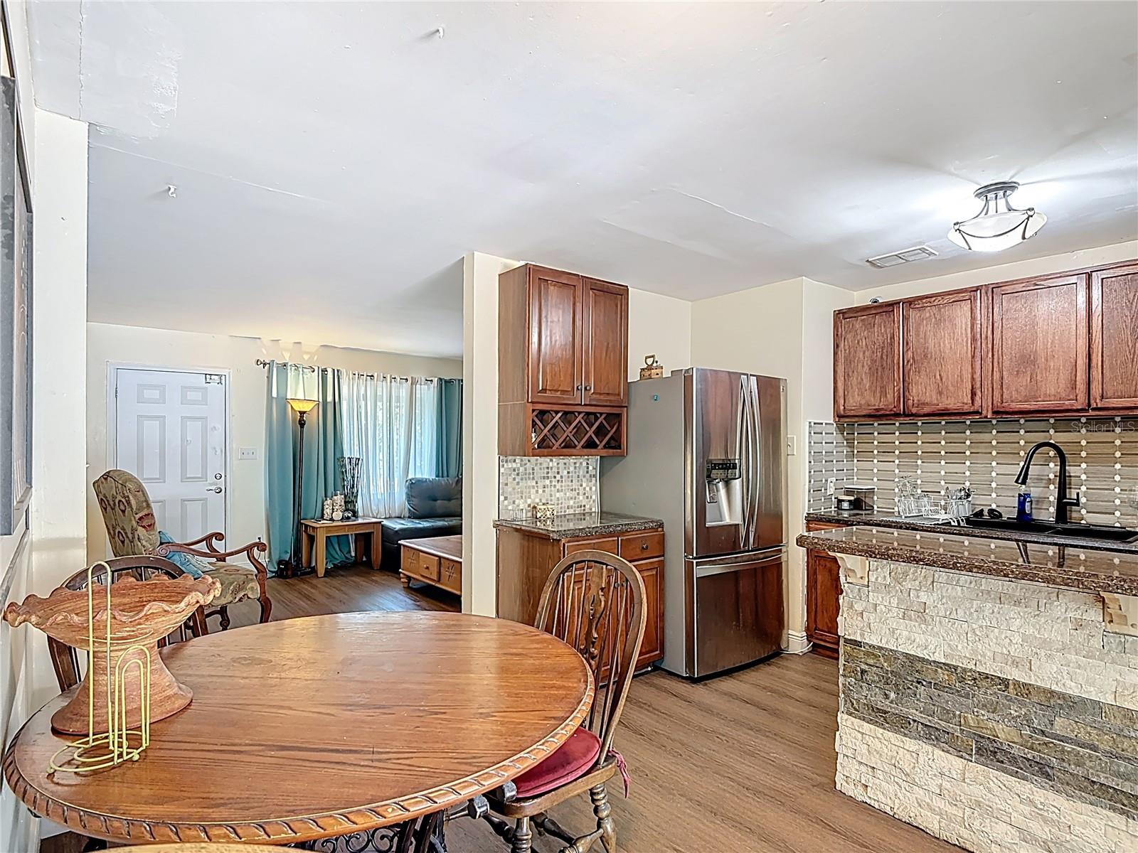 Image 7 of 49 For 1901 Rose Boulevard