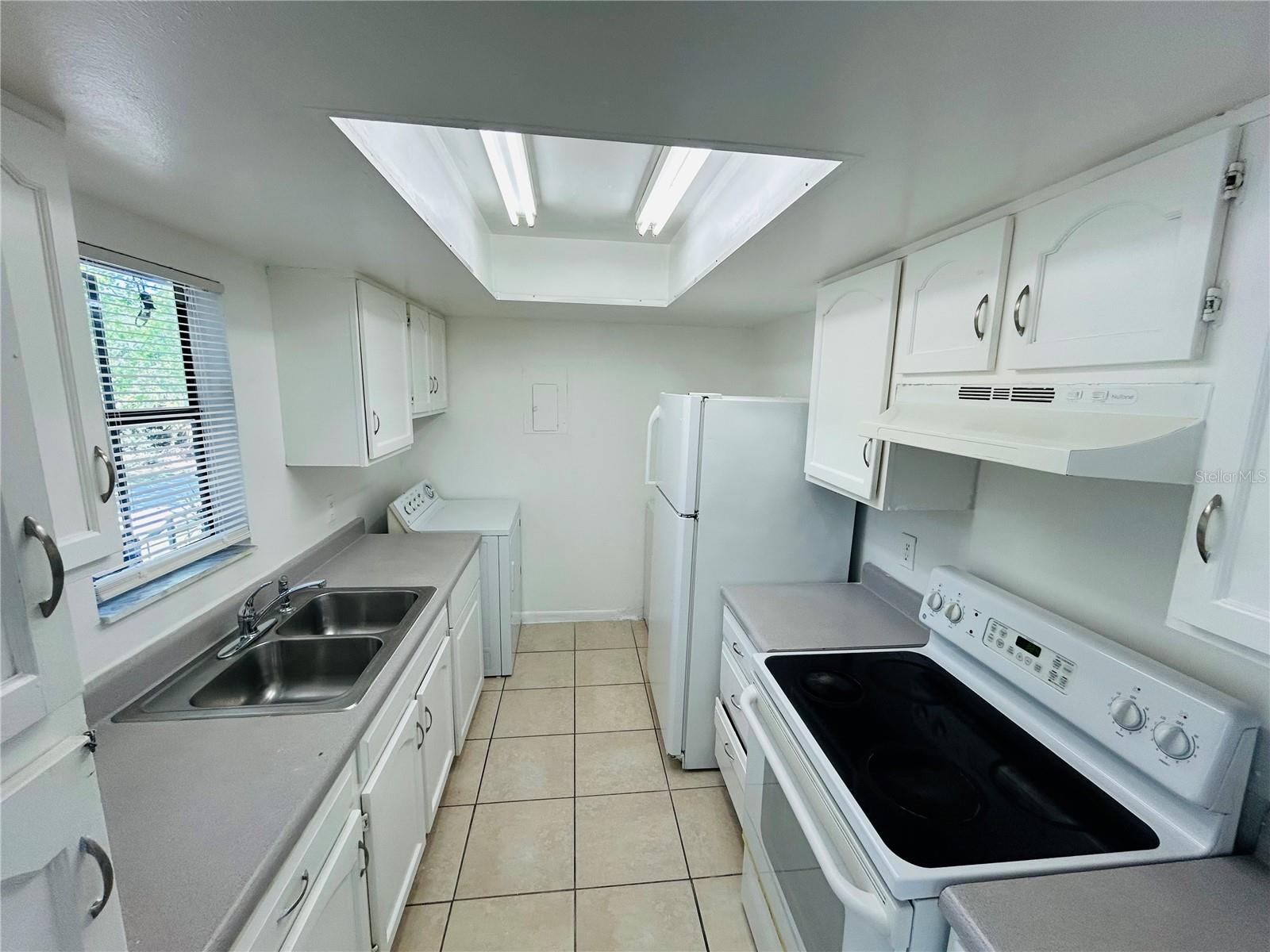 Image 2 of 10 For 4316 Lakeway Drive 12g