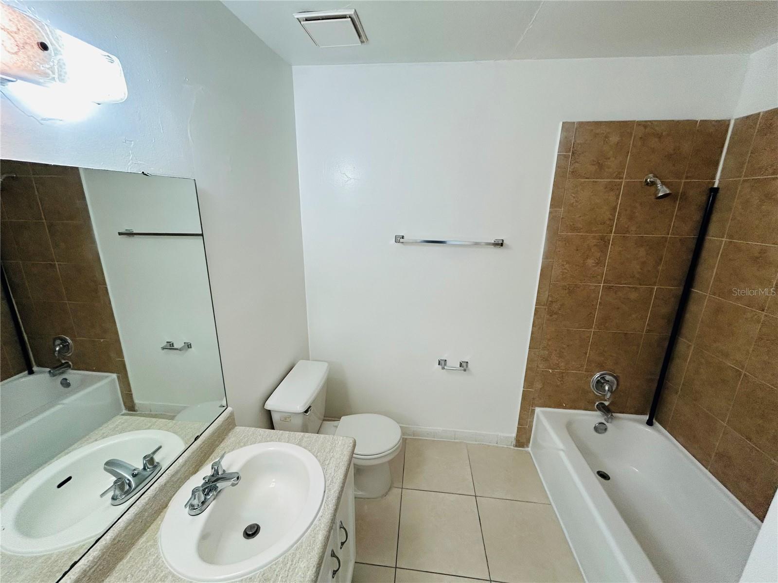 Image 5 of 10 For 4316 Lakeway Drive 12g