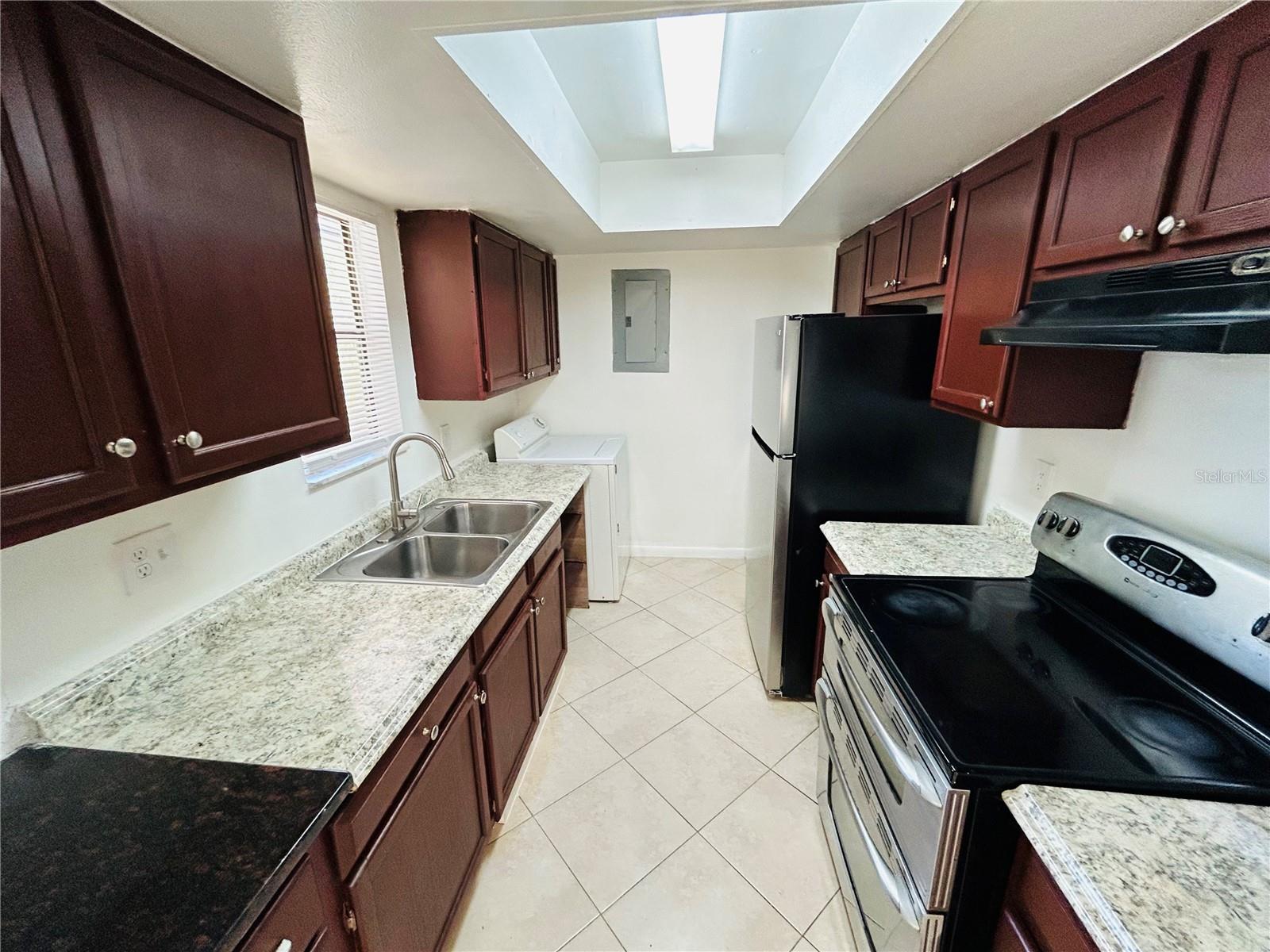 Image 2 of 10 For 4328 Lakeway Drive K
