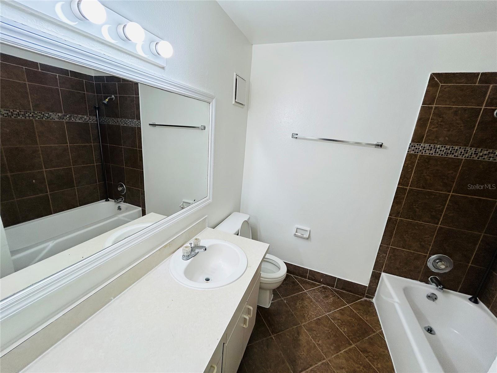 Image 5 of 10 For 4328 Lakeway Drive K
