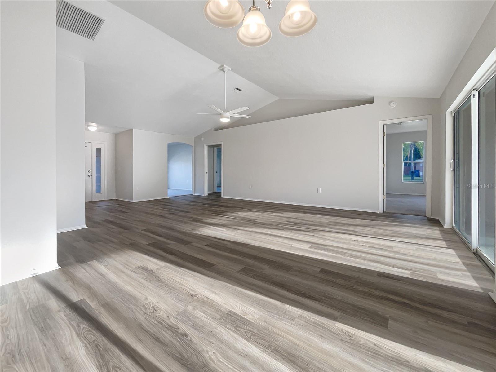 Image 10 of 28 For 3403 30th Lane E