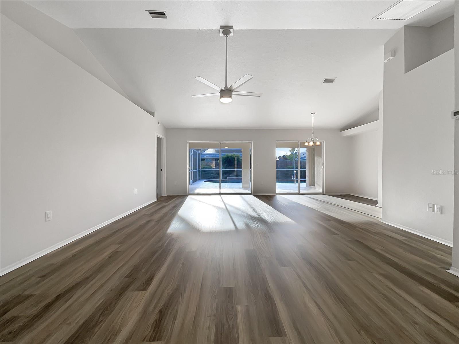 Image 3 of 28 For 3403 30th Lane E