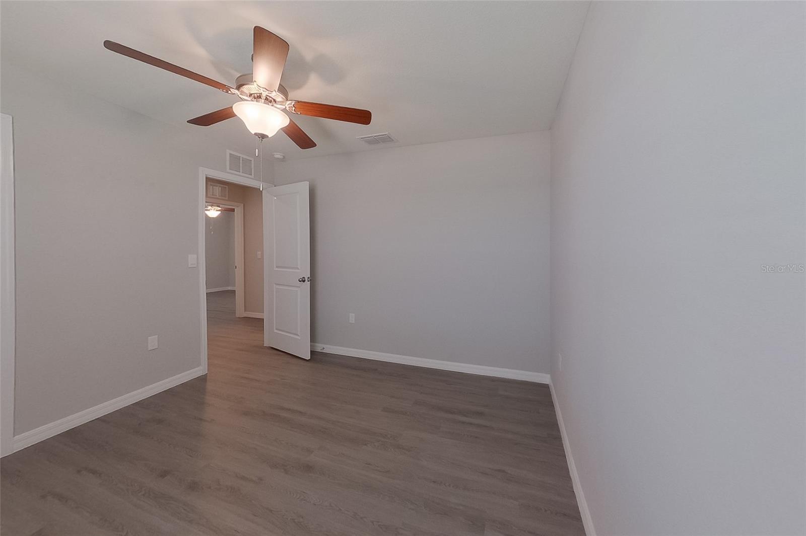 Image 23 of 31 For 8613 43rd Terrace