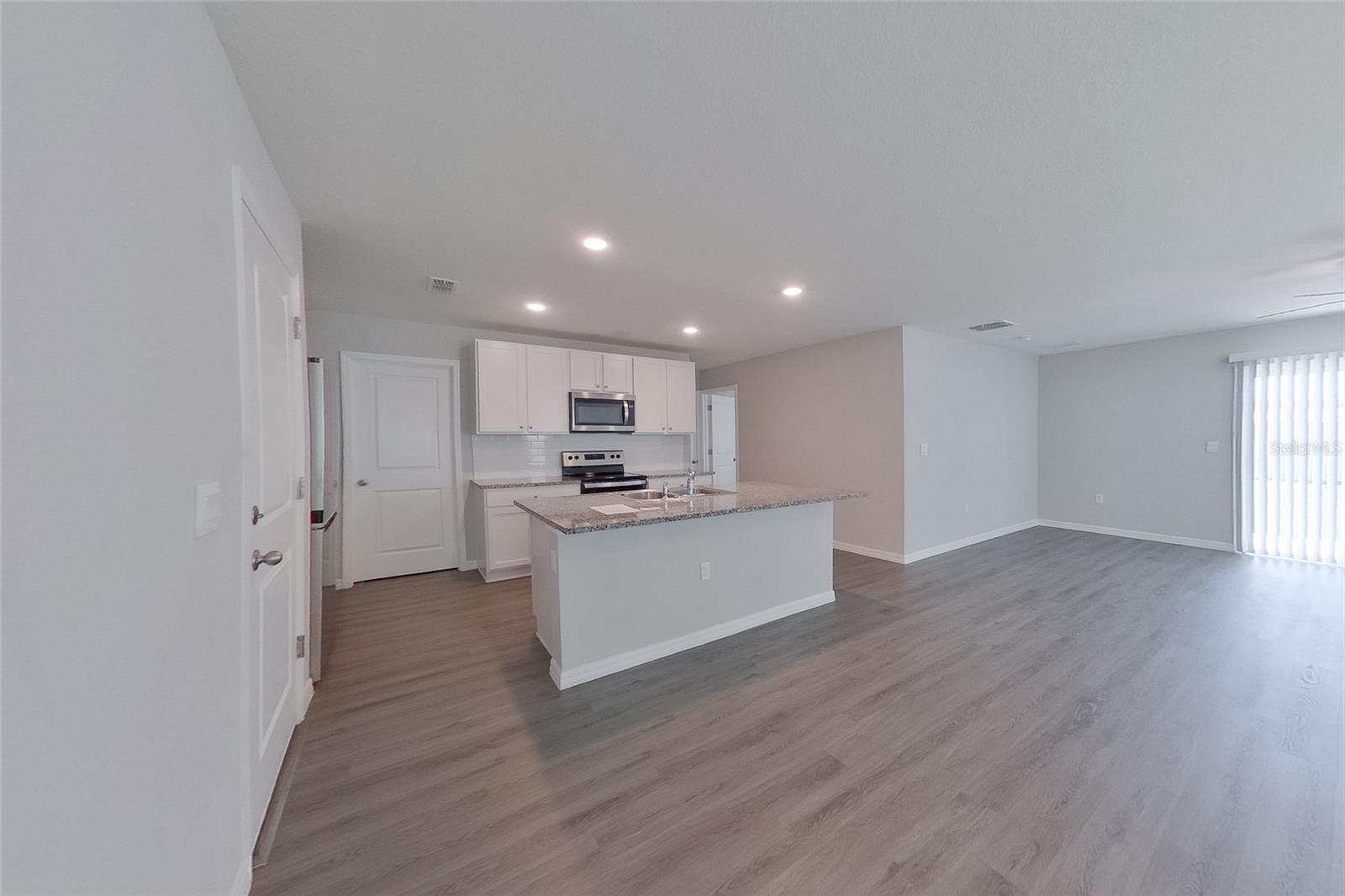Image 5 of 31 For 8613 43rd Terrace