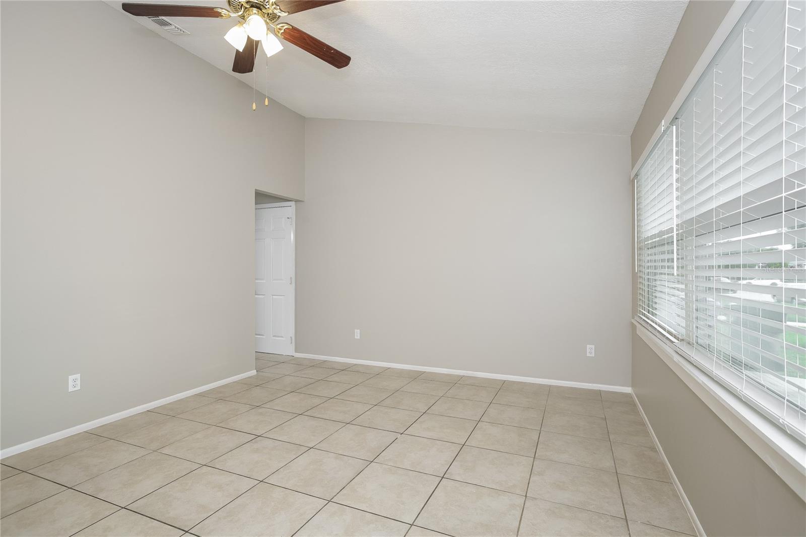 Image 3 of 16 For 1547 Elmwood Avenue