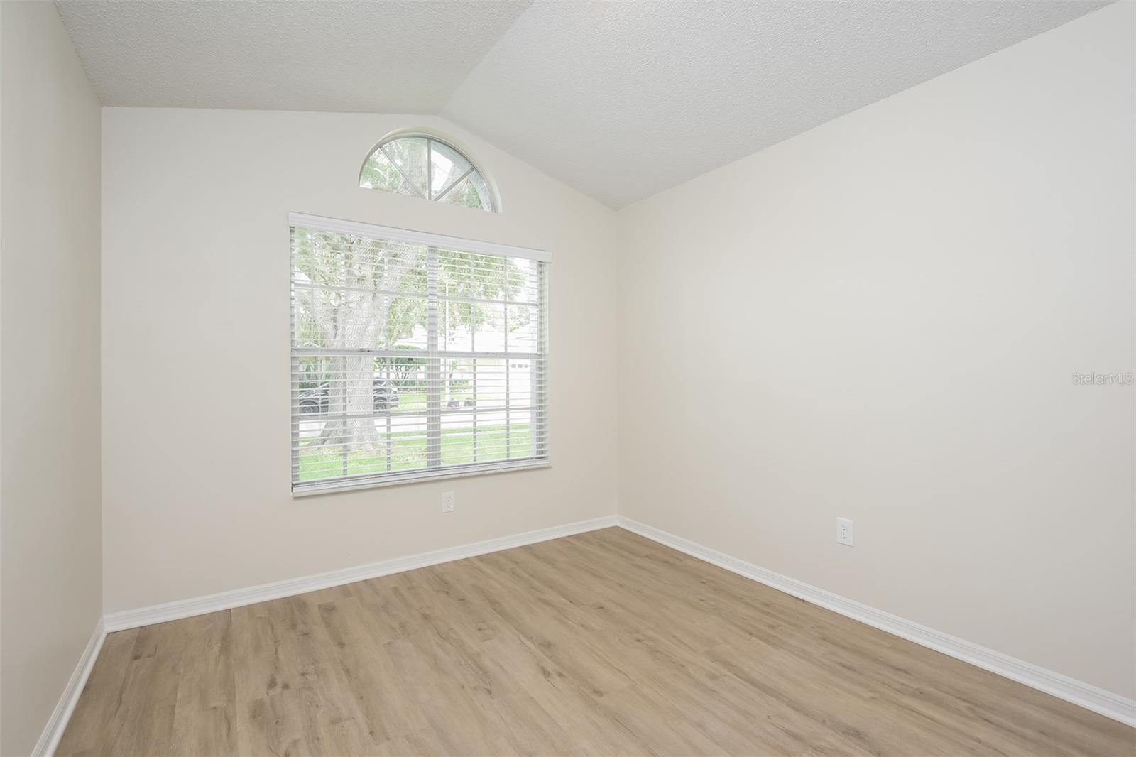 Image 5 of 16 For 781 Heather Glen Circle