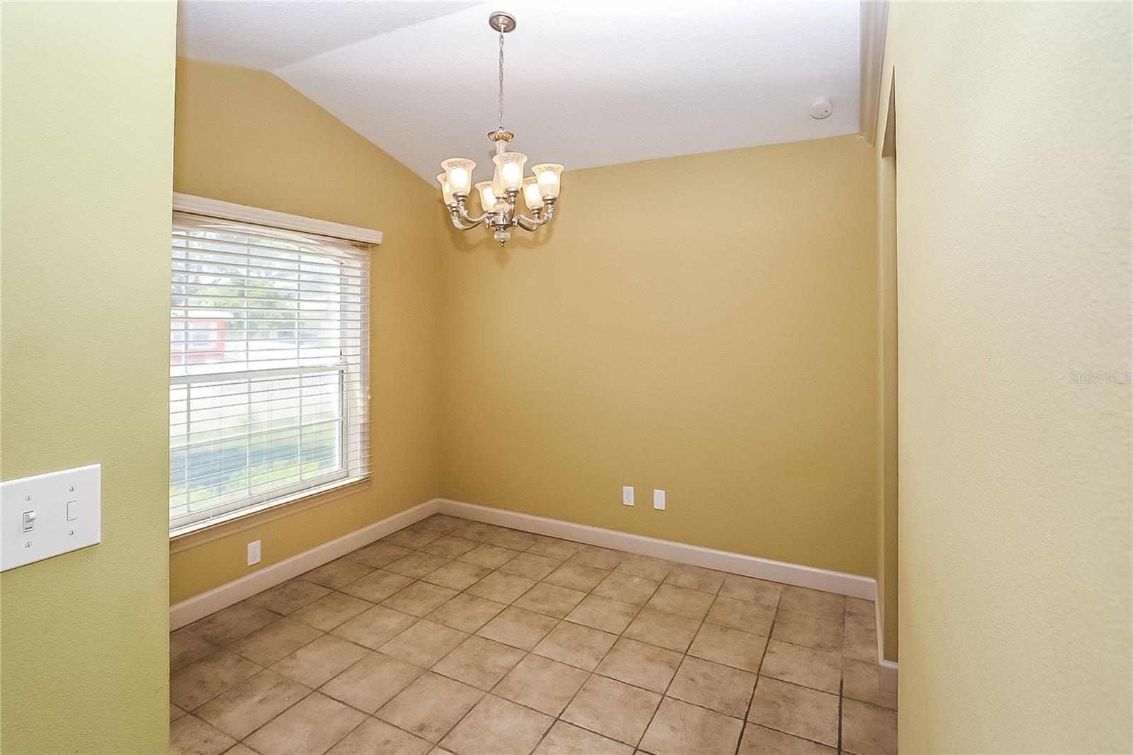 Image 5 of 16 For 913 Redwood Street