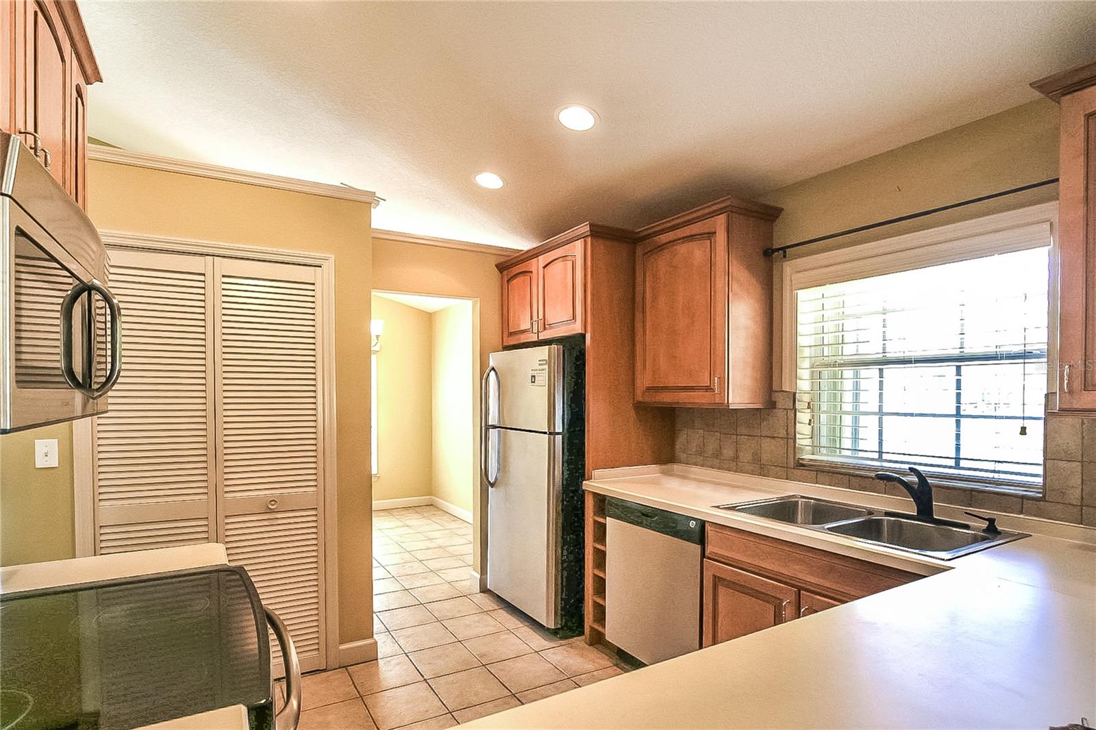 Image 6 of 16 For 913 Redwood Street