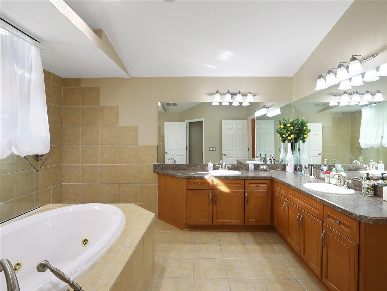 Image 33 of 40 For 4675 Ficus Drive