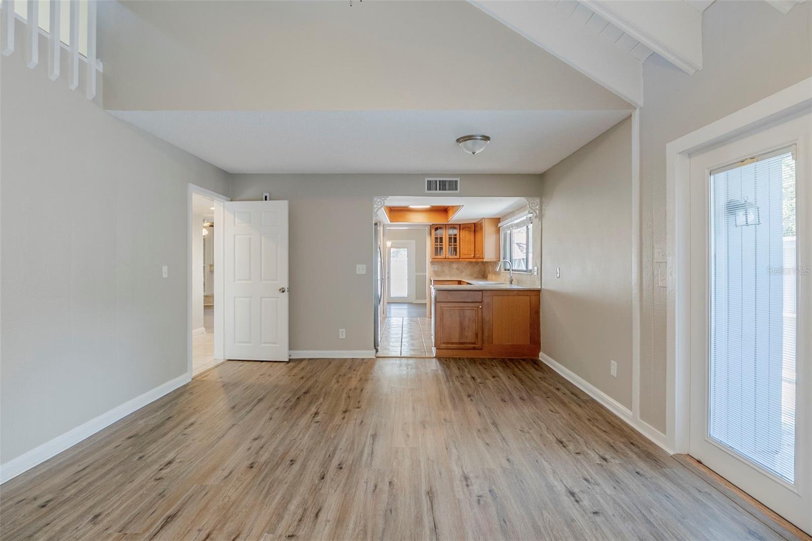 Image 15 of 36 For 121 Primrose Drive