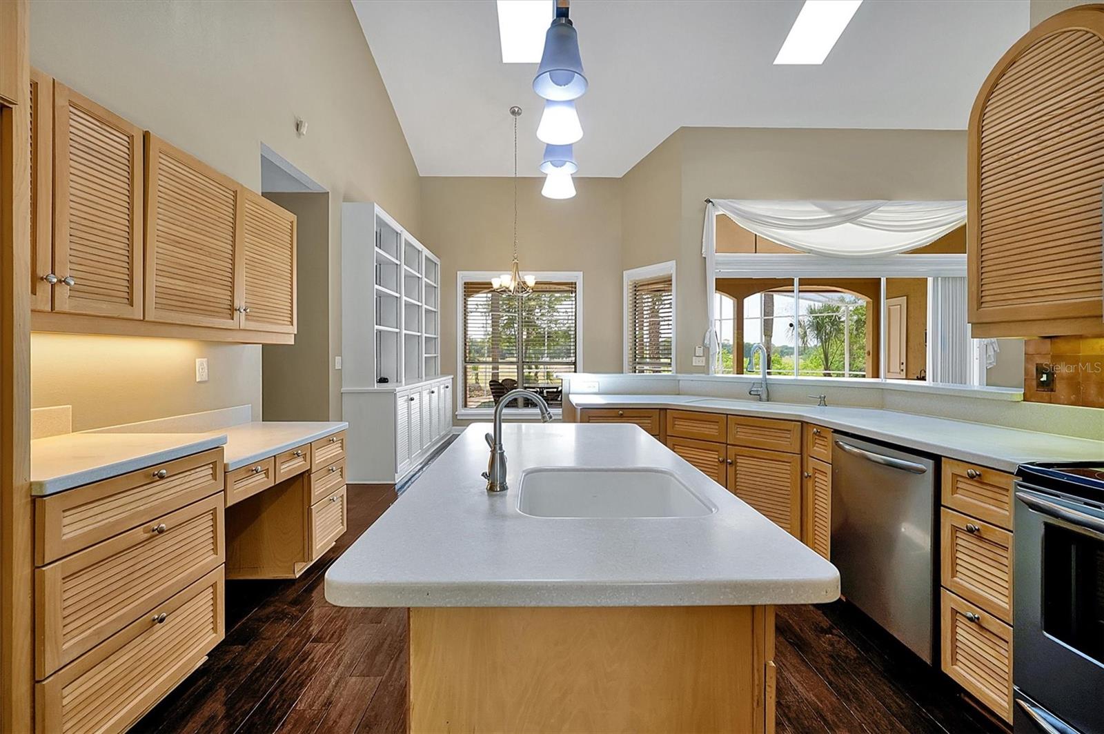 Image 19 of 59 For 6651 Crenshaw Drive