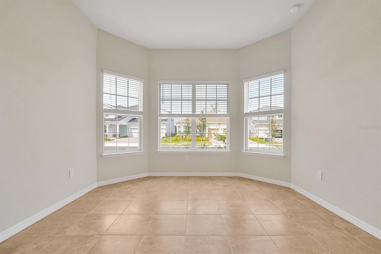 Image 27 of 42 For 8322 Park Cliff Way