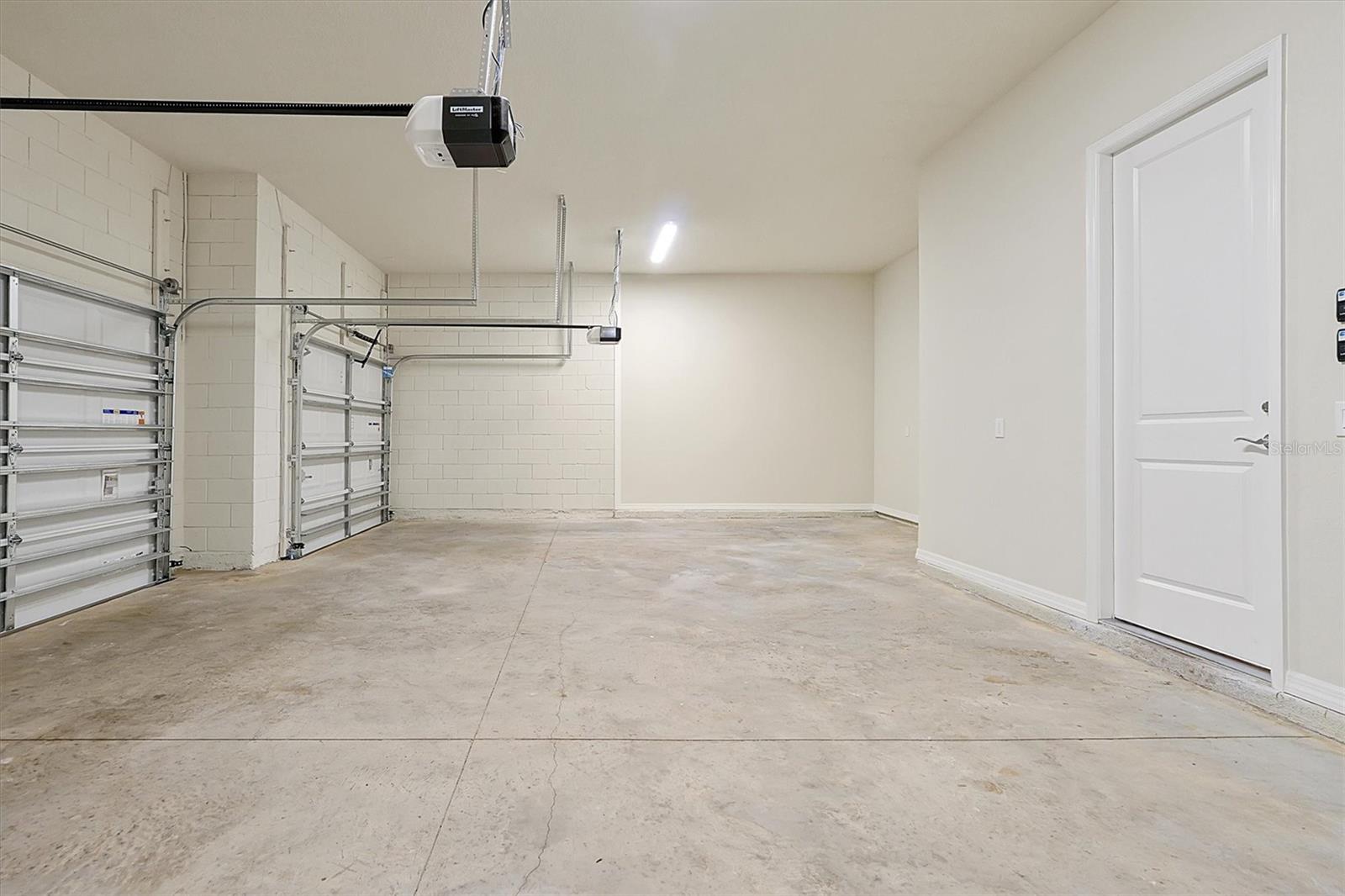 Image 37 of 42 For 8322 Park Cliff Way