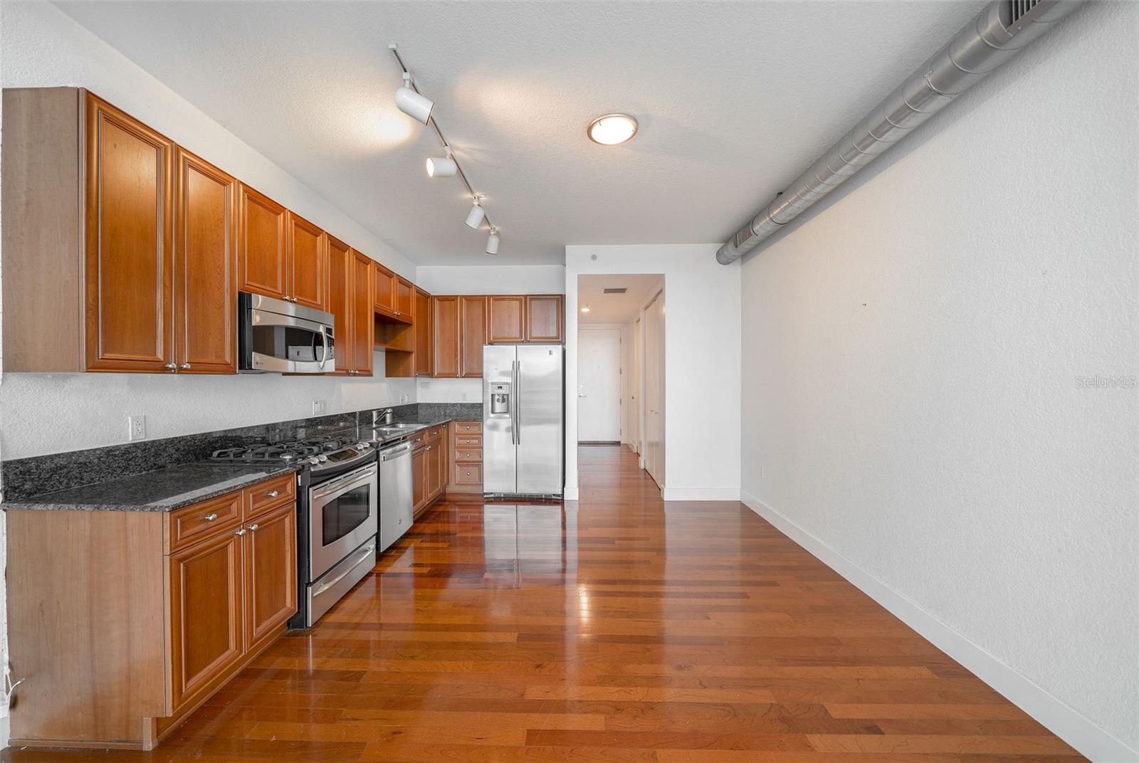 Image 17 of 35 For 150 Robinson Street 231