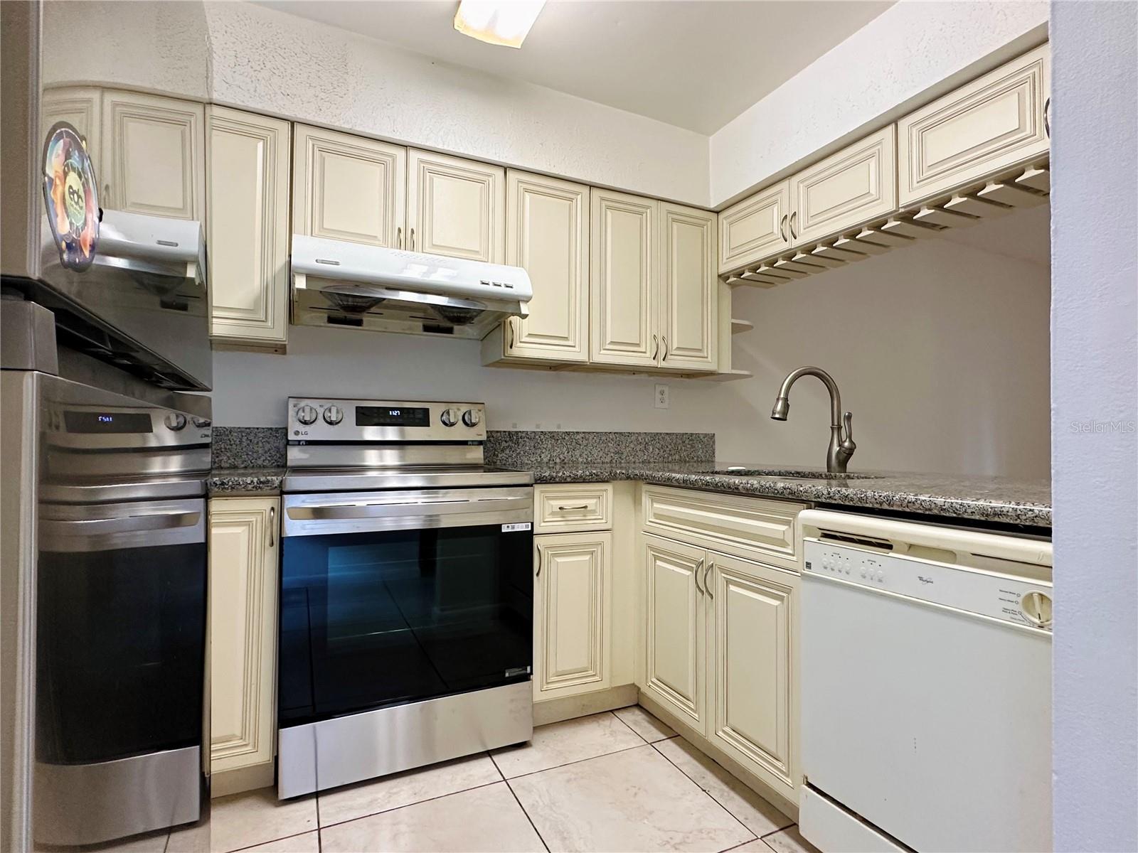 Image 2 of 16 For 123 Scottsdale Square 123