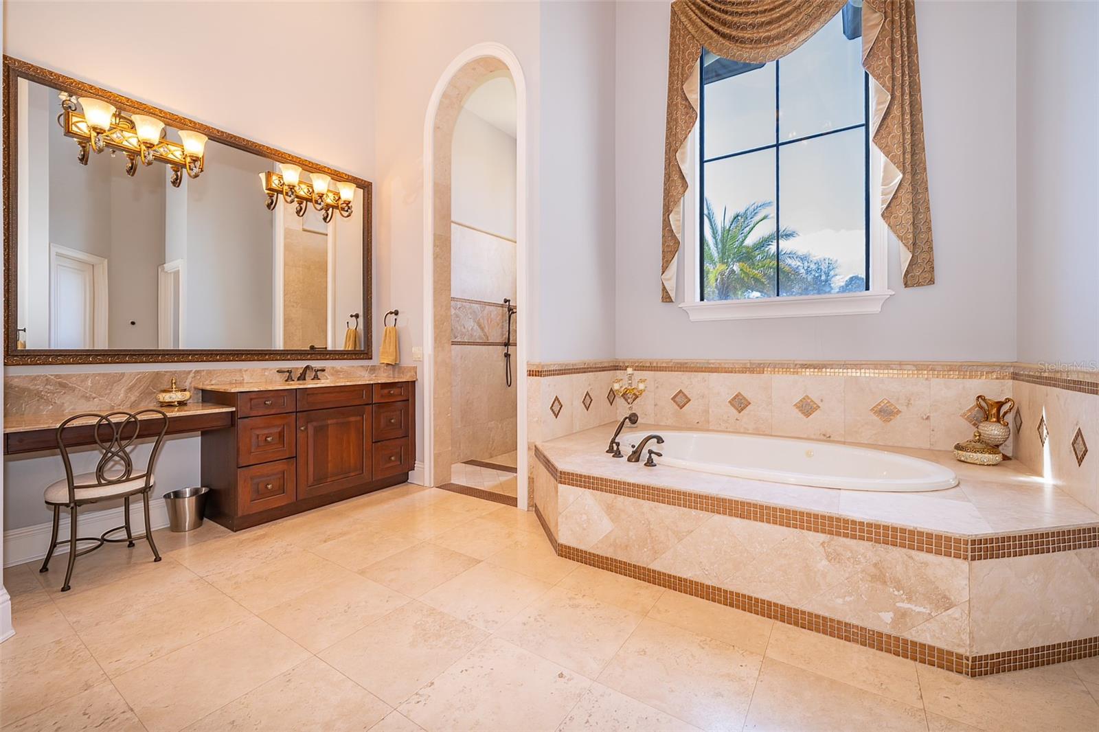 Image 21 of 76 For 16020 Pendio Drive