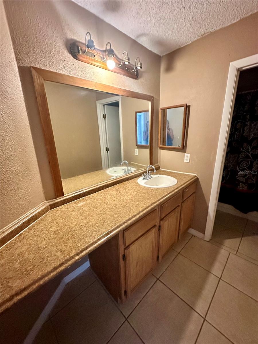 Image 23 of 35 For 4350 Aqua Vista Drive G