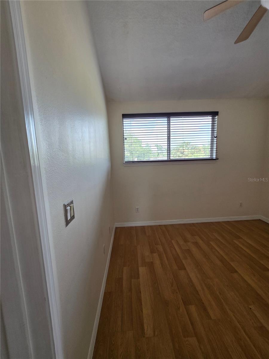 Image 21 of 30 For 823 Chestnut Street