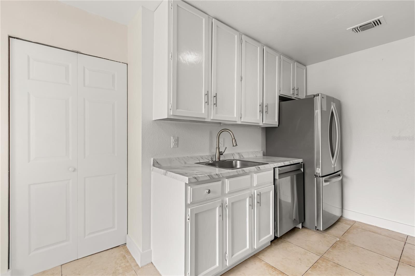 Image 10 of 29 For 4038 Versailles Drive 4038c