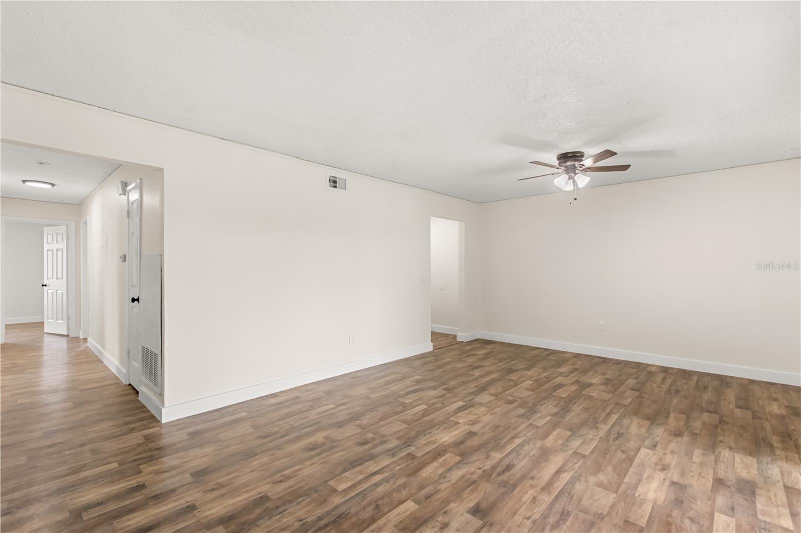 Image 13 of 29 For 4038 Versailles Drive 4038c