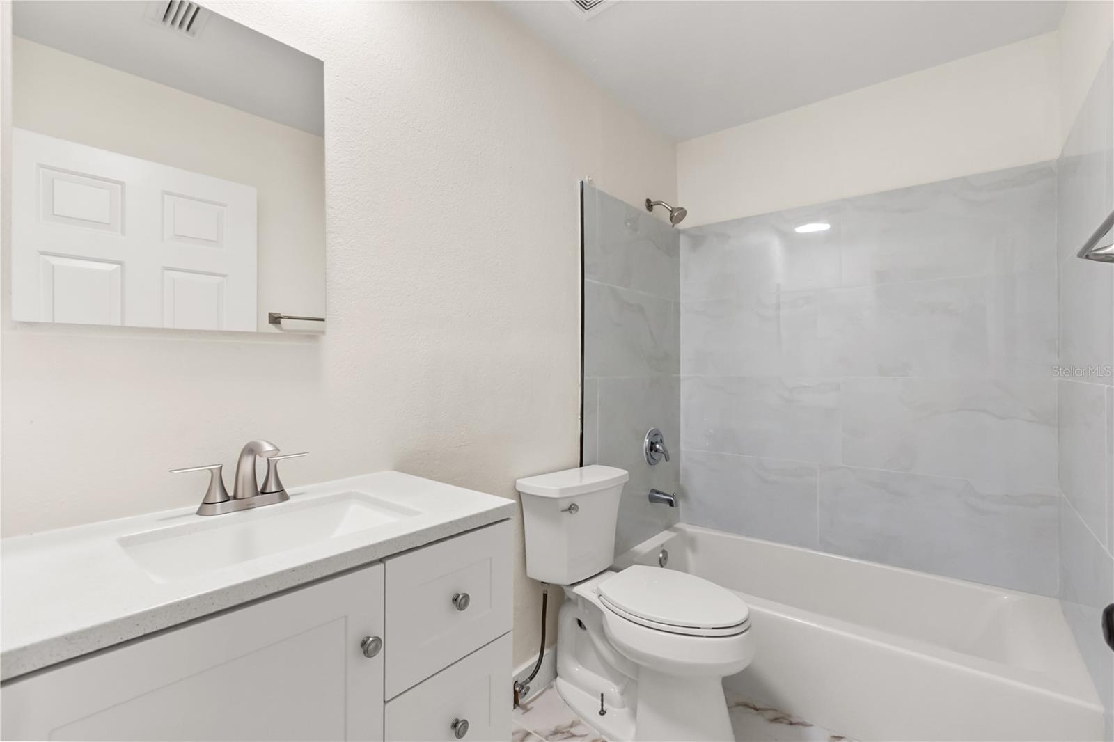 Image 14 of 29 For 4038 Versailles Drive 4038c