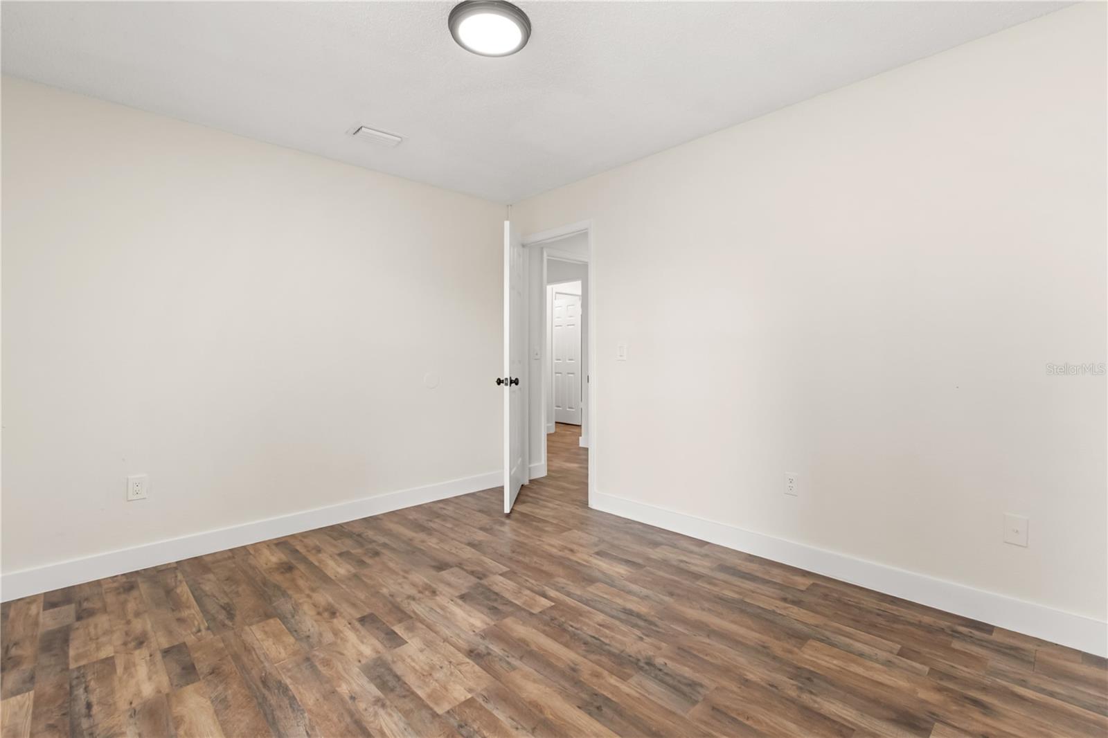 Image 19 of 29 For 4038 Versailles Drive 4038c