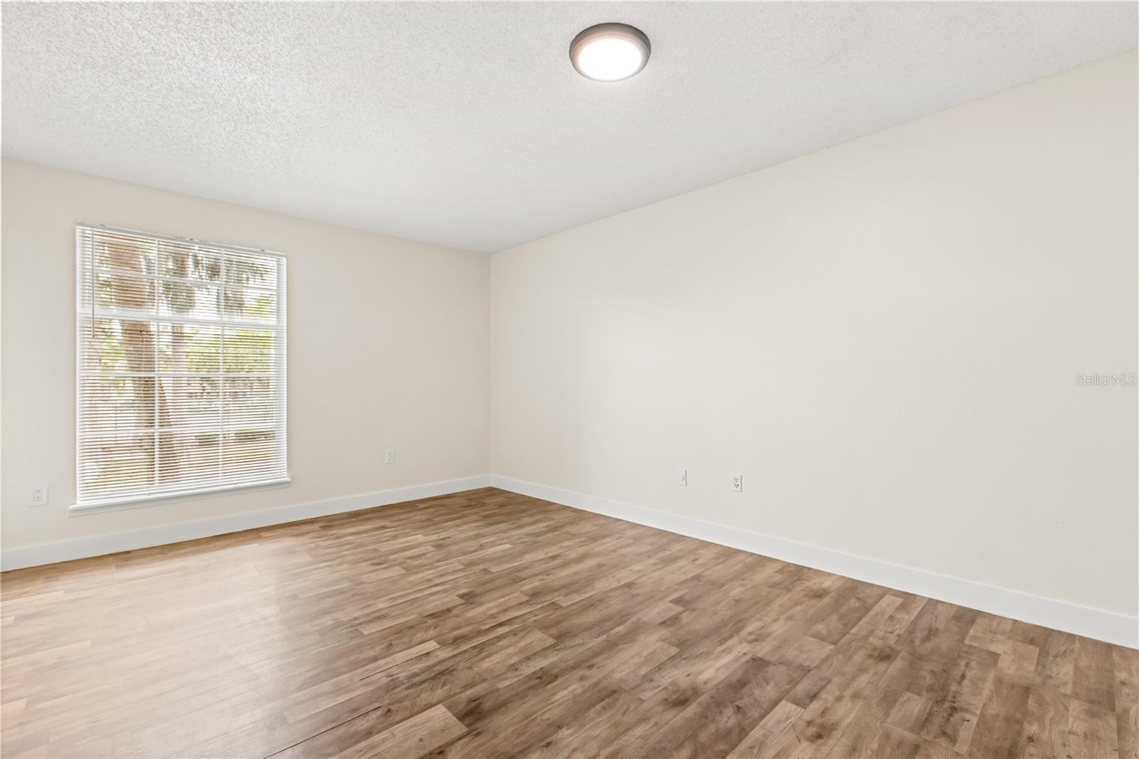 Image 20 of 29 For 4038 Versailles Drive 4038c