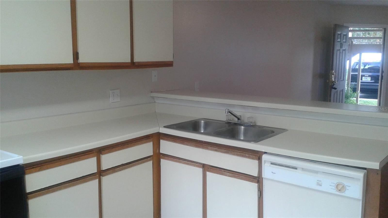 Image 8 of 18 For 3651 Goldenrod Road 107
