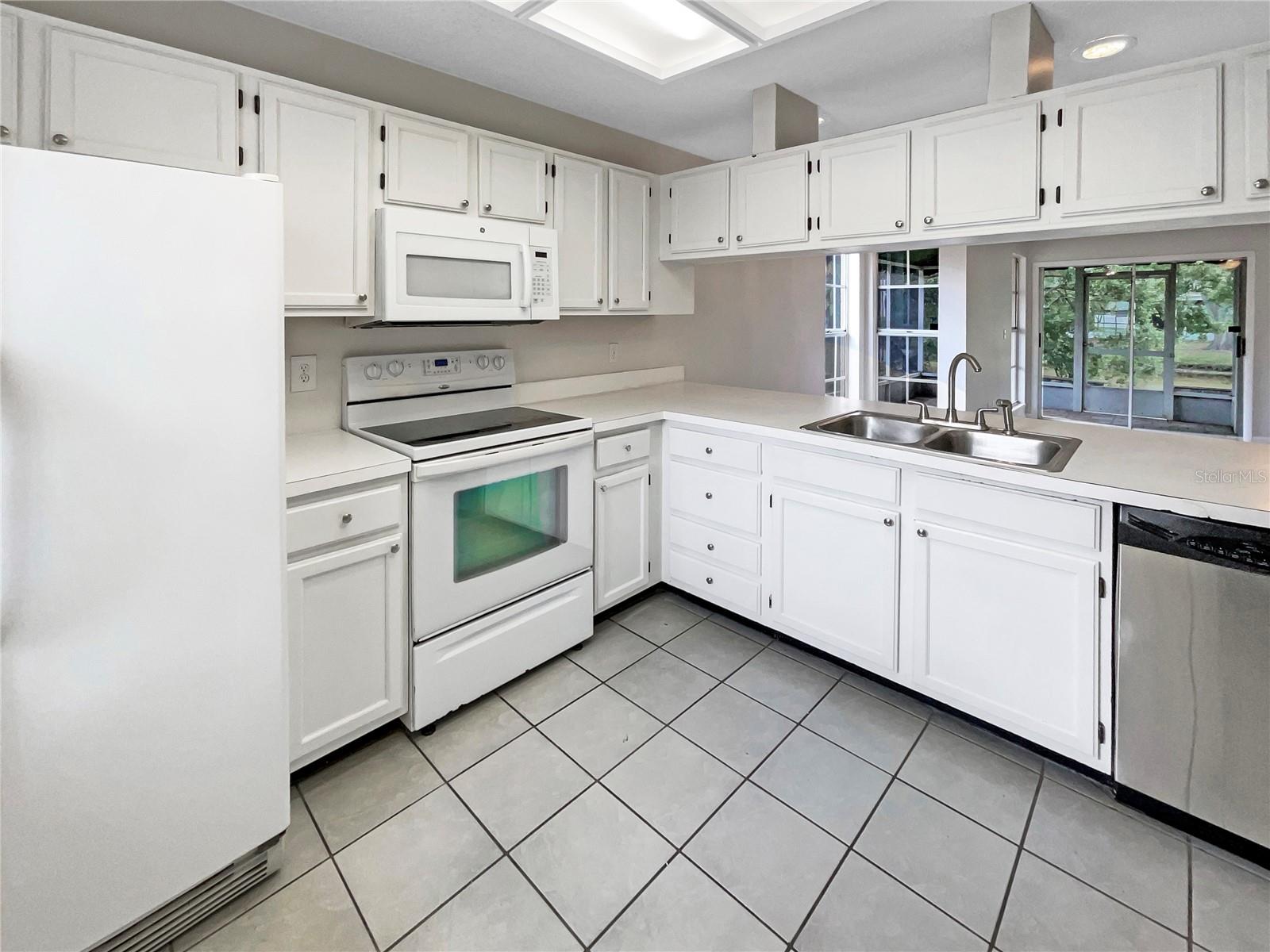 Image 10 of 25 For 6902 Lakeview Court