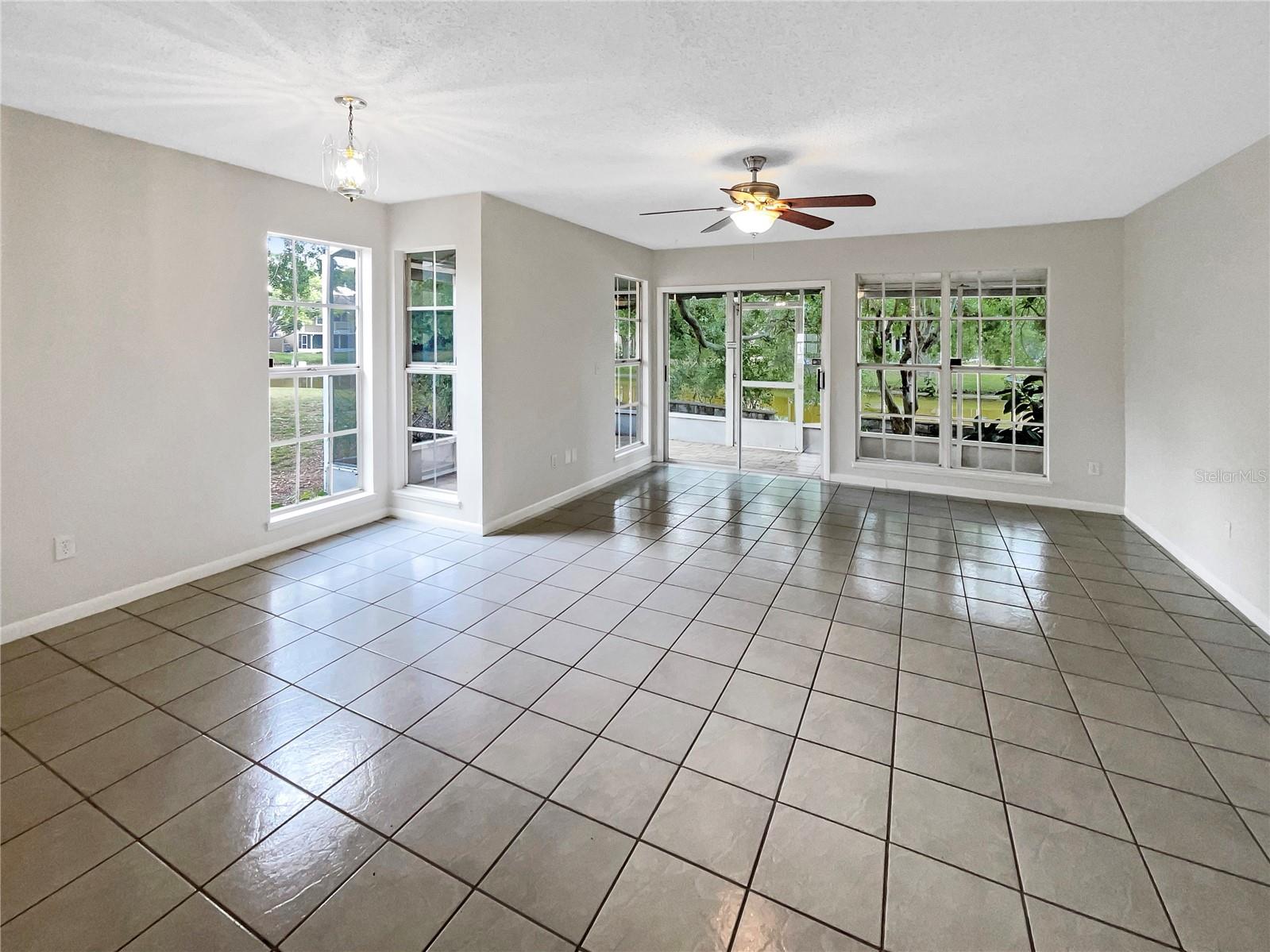 Image 11 of 25 For 6902 Lakeview Court