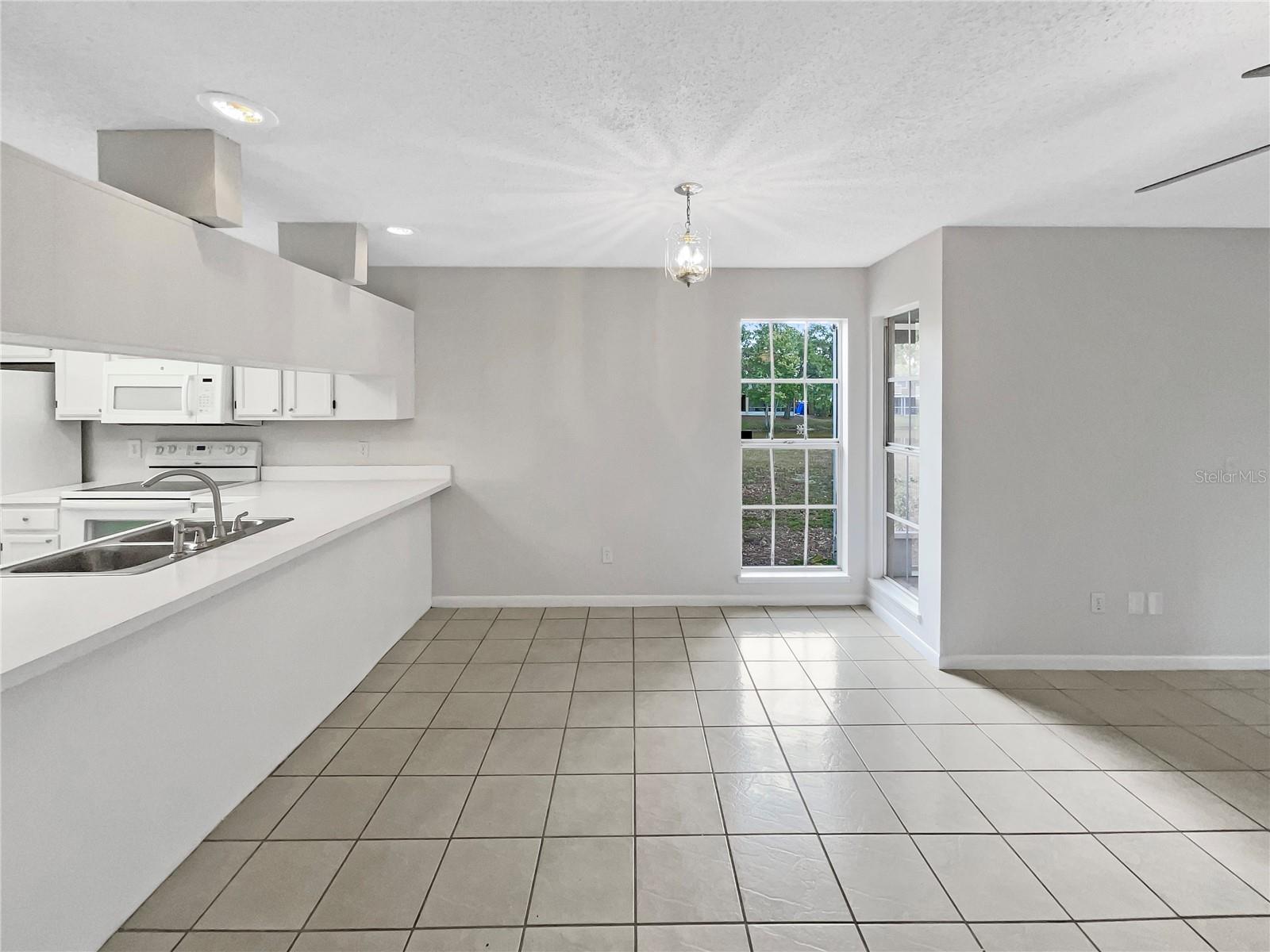 Image 12 of 25 For 6902 Lakeview Court