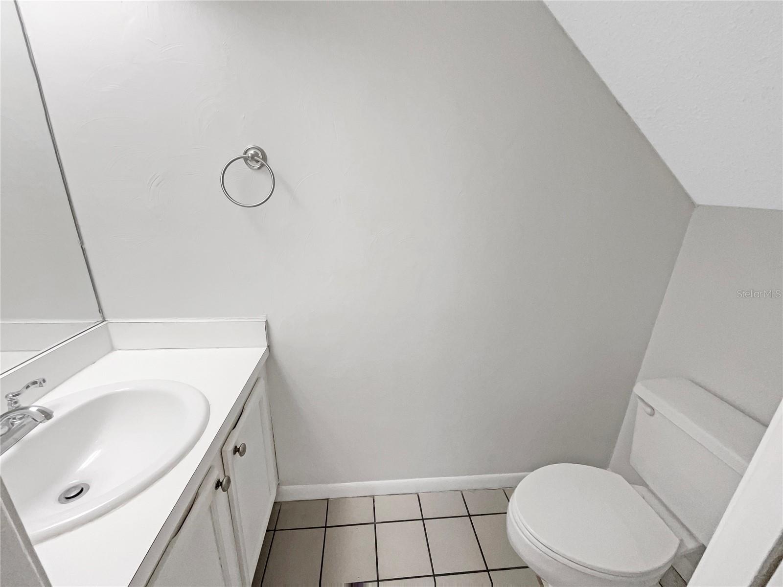 Image 14 of 25 For 6902 Lakeview Court